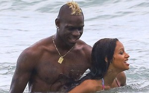 Balotelli muốn "nô lệ hóa" bạn gái cũ