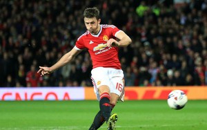 Nghịch lý: Carrick càng hay, Van Gaal càng sầu não