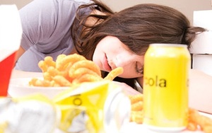Lí do khiến bạn "díp cả mắt" sau một bữa ăn thịnh soạn