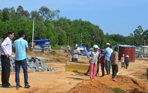 Dân mang quan tài chặn đường cao tốc
