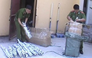Hàng trăm thanh kiếm Nhật và 600 dùi cui sắt "vượt biên" vào Việt Nam
