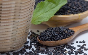 Vì sao bếp nhà bạn không thể thiếu mè đen?