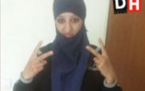 Kinh hoàng giây phút nữ khủng bố nổ bom trong vòng vây cảnh sát