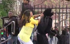 Mỹ: Lộ diện bà mẹ "anh hùng" trong cuộc bạo loạn Baltimore