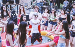 Nhiều cảnh nóng bỏng trong MV mới của Hoàng Tôn