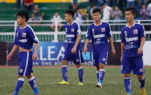 Quân HAGL "xách balô lên và đi" sau trận đấu đáng quên