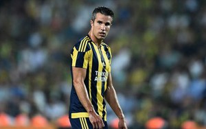 Đội nhà thua tan nát, Van Persie lỡ cơ hội đấu M.U ở C1