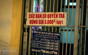 Tấm biển "Các bạn có quyền trả đúng giá" giúp người dân yên tâm gửi xe chơi Tết