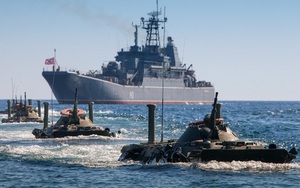 Kỷ niệm 310 năm thành lập Thủy quân lục chiến Nga