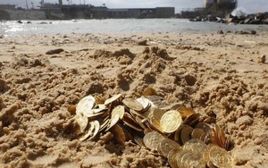 Phát hiện kho tiền vàng khổng lồ ngoài khơi Israel