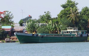 Ghe chở đá đối đầu sà lan, 3 người mất tích