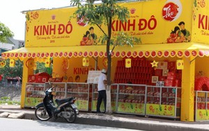 Phớt lờ lệnh cấm, bánh Trung thu vẫn tràn ngập vỉa hè