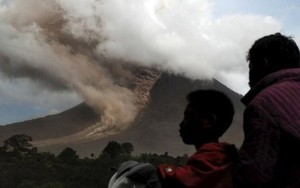 Indonesia: Núi lửa phun trào dữ dội, hàng ngàn người sơ tán