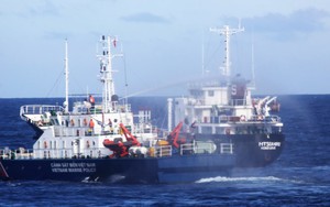 Cảnh sát biển VN chạm trán cướp biển: Lệnh nổ súng