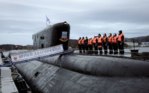 [ẢNH] Đón siêu tàu ngầm Nga trở về từ Bắc Cực