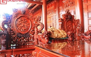 Cận cảnh bộ bàn ghế gỗ lim“khổng lồ” quý hiếm của đại gia phố núi