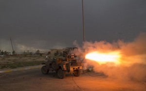 24h qua ảnh: Chiến binh Hồi giáo phóng rocket vào IS