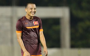 CLIP: "Tội đồ" của tuyển Việt Nam lại khiến CĐV "rụng tim"