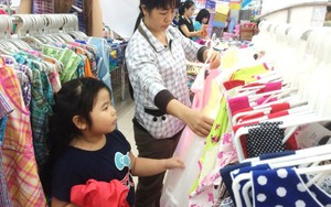 Quần áo Trung Quốc chứa chất gây ung thư có vào Việt Nam?