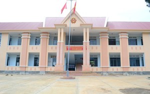 Cả UBND xã kéo nhau đi chơi trong giờ hành chính