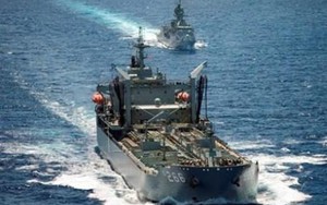 Tàu hải quân Úc dài 191m đến Đà Nẵng