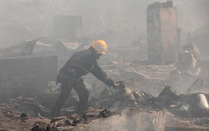 Bình gas phát nổ liên tiếp, 1.000 ngôi nhà chìm trong biển lửa