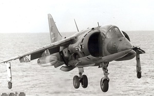 AV-8A Harrier, máy bay V/STOL đầu tiên của Thủy quân Lục chiến Mỹ