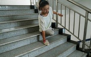 Cô nữ sinh mồ côi cụt cả 2 chân trở thành hiện tượng mạng xã hội Trung Quốc