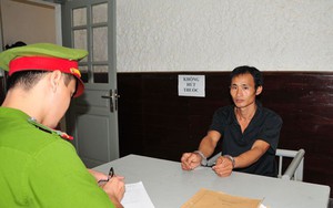 Kẻ hiếp dâm bé gái bị bắt khi đang ngồi xổm ăn cơm vì quá đói