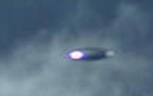 Bác sĩ gây mê chụp được "chiếc nhẫn" bay, chuyên gia UFO ghen tị