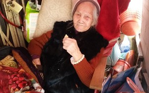 Bà cụ 95 tuổi bị bê ra đường ngày giáp Tết vừa qua đời
