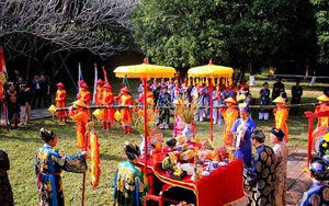 Độc đáo lễ dựng cây nêu Tết trong hoàng cung Huế
