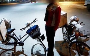 Tờ 100 nghìn đồng và hành động bất ngờ của chàng bán bánh mì