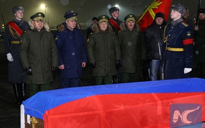 Chiến đấu cơ hộ tống đưa linh cữu phi công Su-24 về Moscow