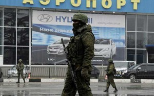 Hỗn loạn tại sân bay quốc tế Crimea do lo ngại đánh bom