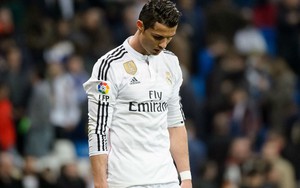 Vén màn âm mưu hất cẳng Ronaldo khỏi Real
