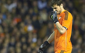 Casillas: Kẻ tội nghiệp quên mất mình đã già