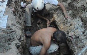 Hà Nội: Đào đường thoát nước, phát hiện 200 bộ hài cốt