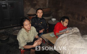 Ba người phụ nữ sống biệt lập cả chục năm ở rìa làng