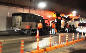 Xe tải bốc khói nghi ngút, phong toả hầm Thủ Thiêm trong 5 phút