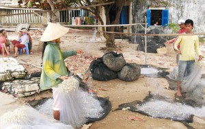 Phải làm phim mới được... công nhận xã đảo