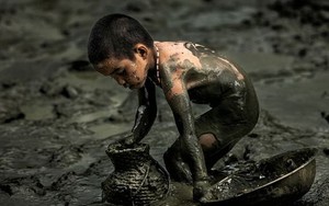 Xúc động mạnh trước hình ảnh những bé em khắc khổ