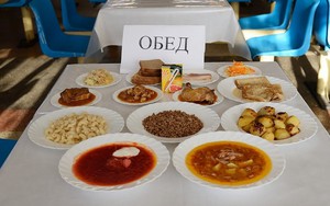 [ẢNH] Lính tên lửa Nga ăn, ngủ thế nào?