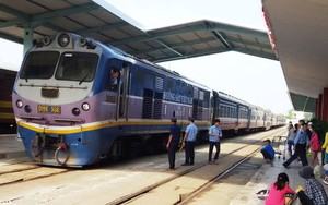 Tàu hàng trật bánh tại Nha Trang gây ách tắc, chậm trễ