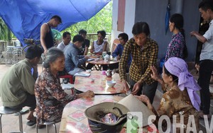 "Nghe tin em mất mà tôi rụng rời chân tay..."