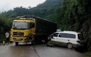 Đường tắc bốn tiếng do tài xế bắt vạ nhau