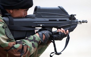 FN F2000 - Súng trường tấn công bullpup thế hệ mới của Bỉ