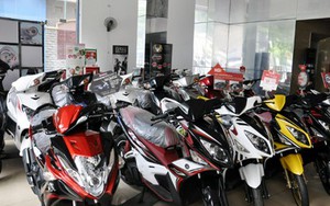 Xe máy ế nặng vẫn giở trò tăng giá
