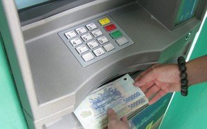 Phí ATM “móc túi” khách hàng