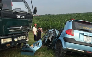 Hai xe văng xuống triền đê, 5 người thương vong